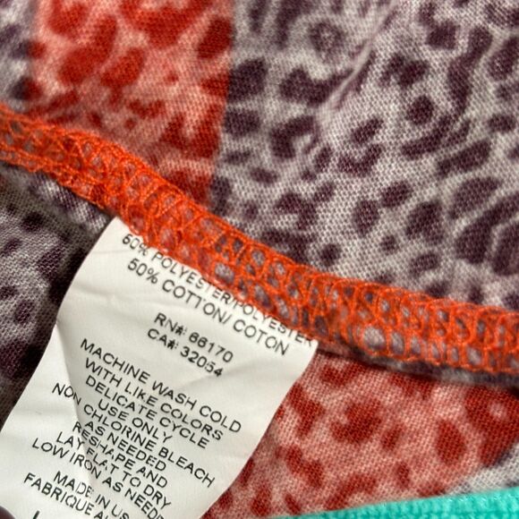 We The Free V-Neck Tee Sz Large Red Purple Long Sleeve - Picture 6 of 6